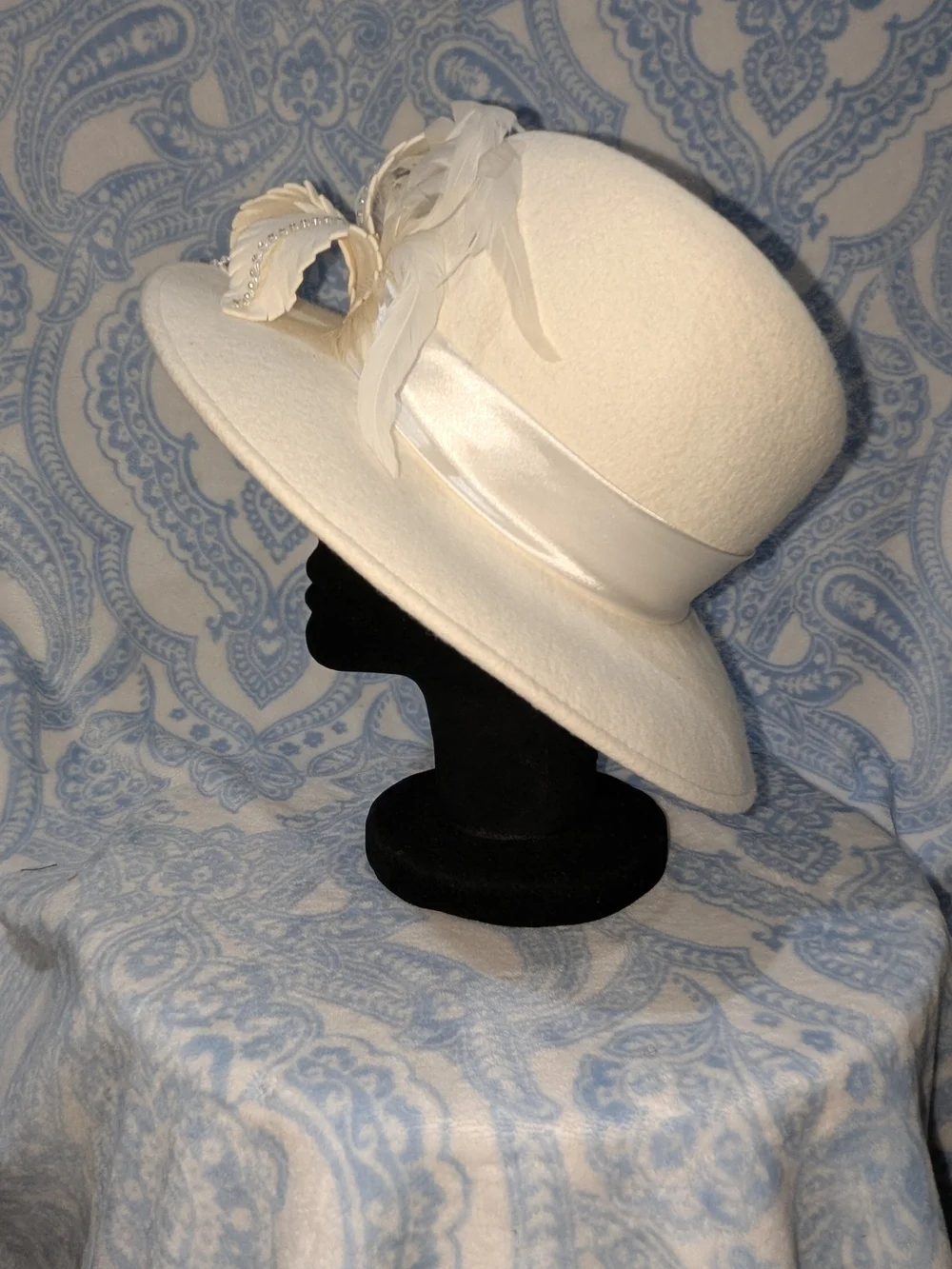 Elegant Women's Cream Wide-Brim Hat with Satin Band